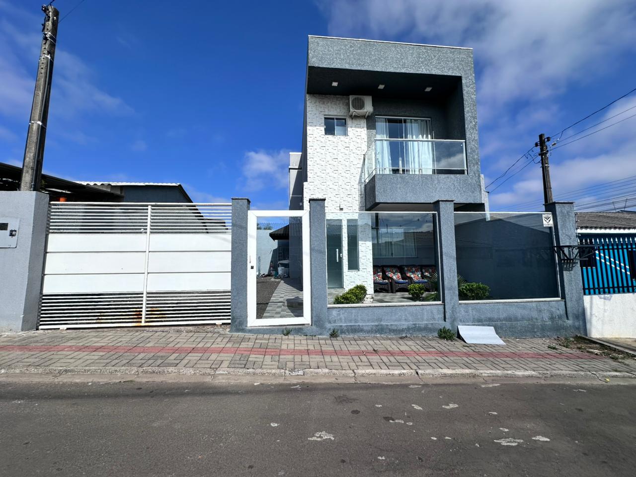 Sobrado à venda no Conradinho